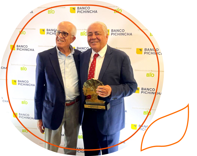 Naranjo Roses Honored by Banco Pichincha0001